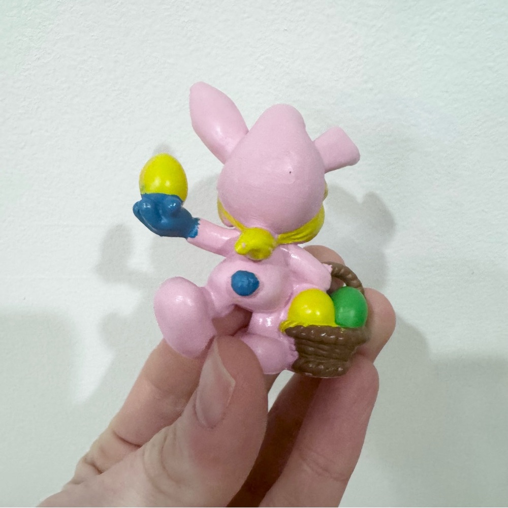 Vintage SMURFS Easter Bunny Figurine with Basket - Picture 3 of 4